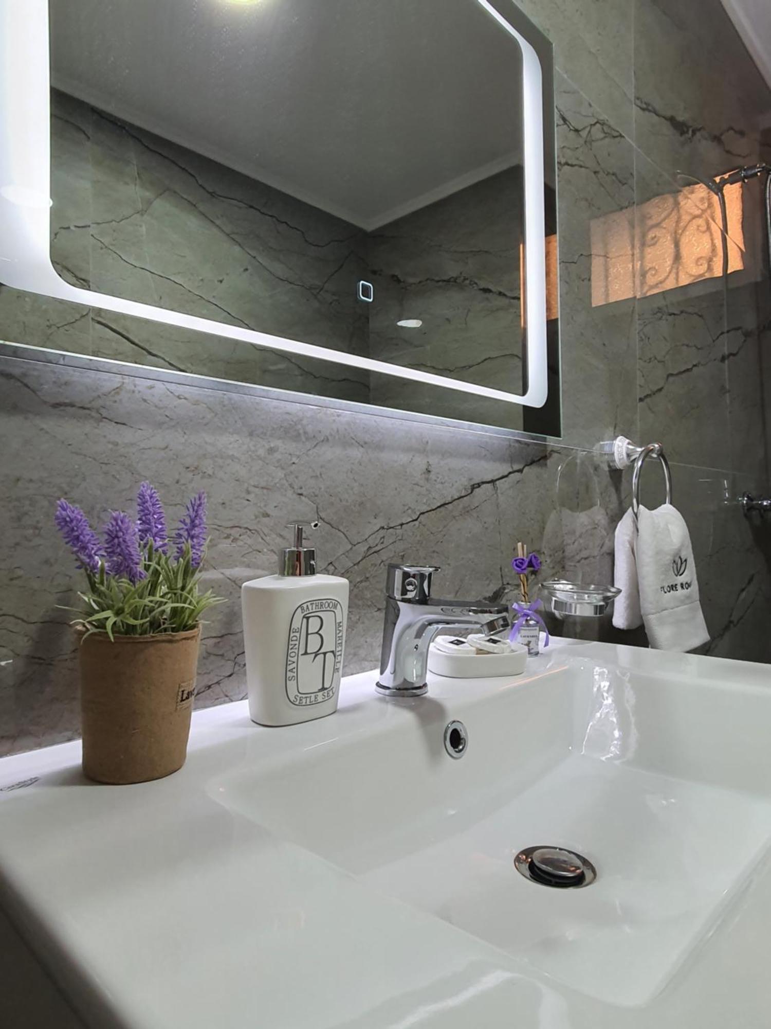 Flore Rooms Saranda Oda fotoğraf